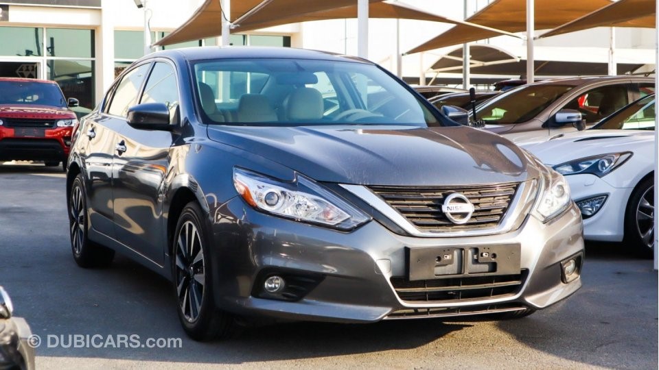  Front left photograph of a grey Nissan Altima showcasing how to sell a car in Dubai with high-quality photographs of the used car for sale.