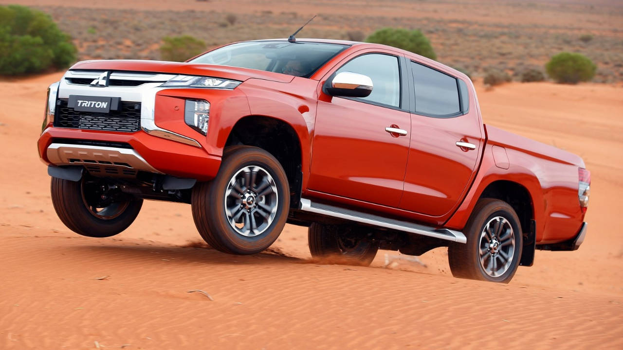 toyota hilux vs mitsubishi l200 pick-up comparison