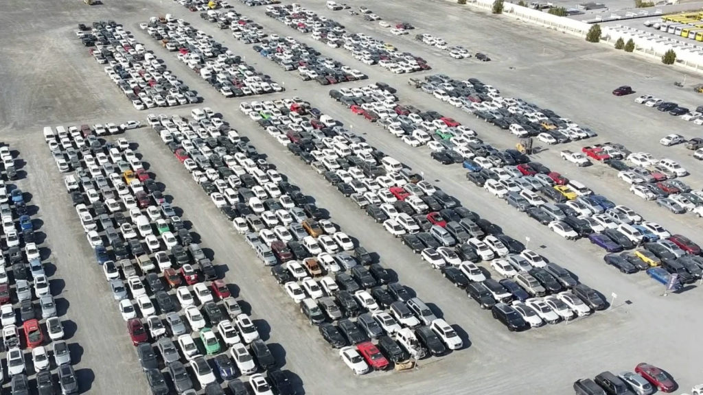 abandoned-cars-in-the-uae