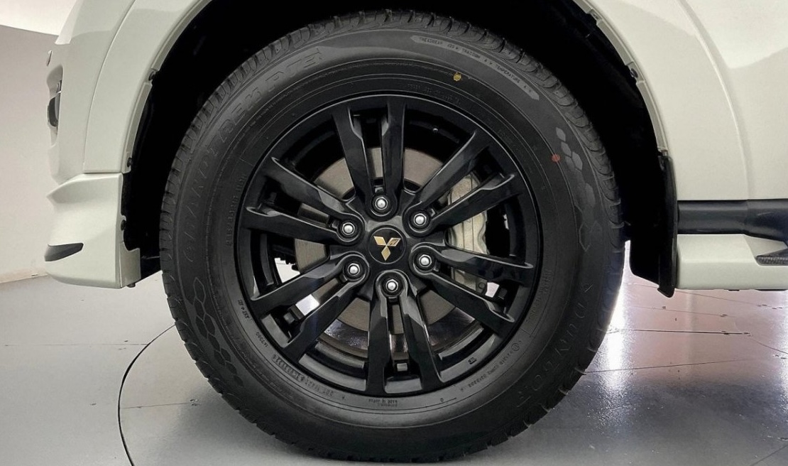 Mitsubishi Pajero Signature Edition Wheels