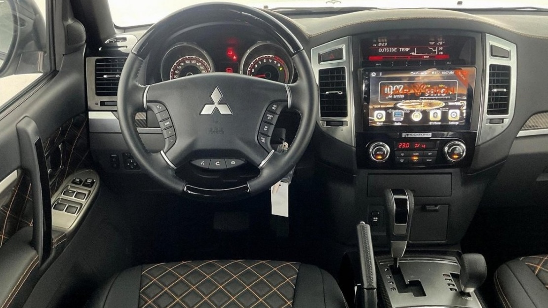Mitsubishi Pajero Signature Edition Interior