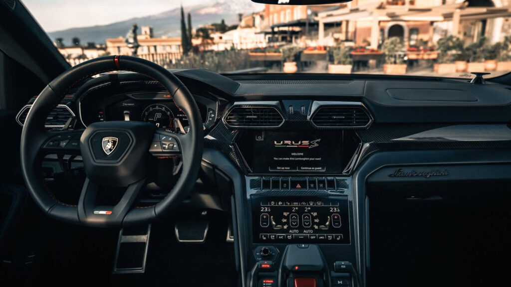 Lamborghini urus vs ferrari purosangue