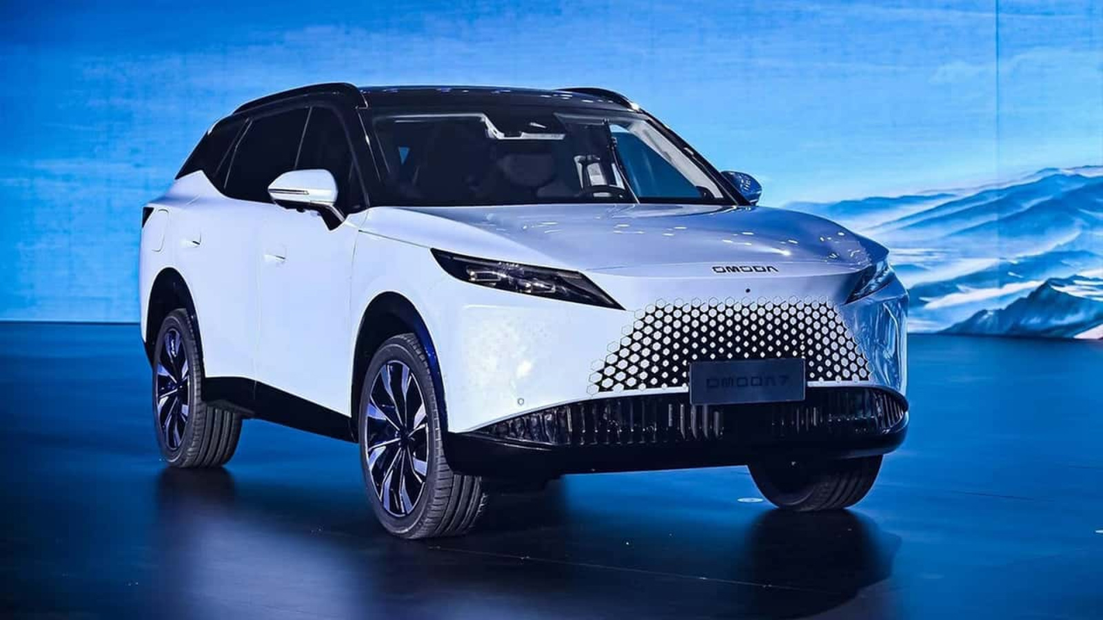 New Omoda 7 Plug-in Hybrid SUV Unveiled At Beijing Motor Show 2024