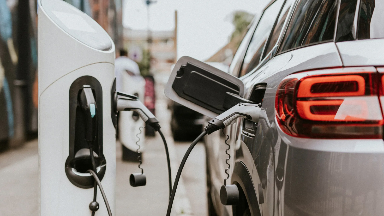 Guide To EV Charging Stations In The UAE: Charges & More