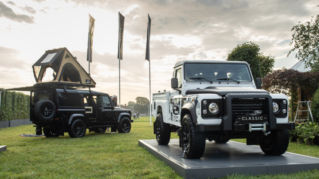 Land Rover Defender 