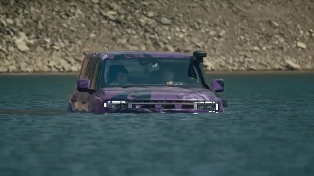 Jetour SUV Drives On Water — Jetour T7 Revealed