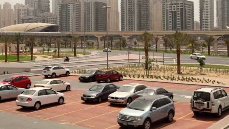 كيفية البحث عن موقف سيارات وحجزه عبر الإنترنت في دبي