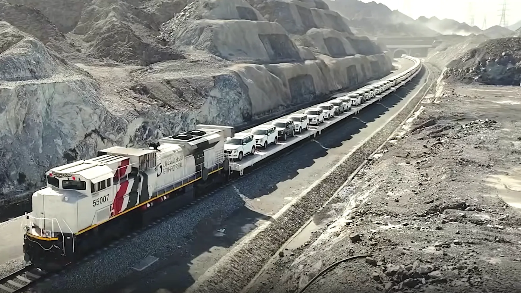 Etihad Rail Transports Cars For The First Time In The UAE