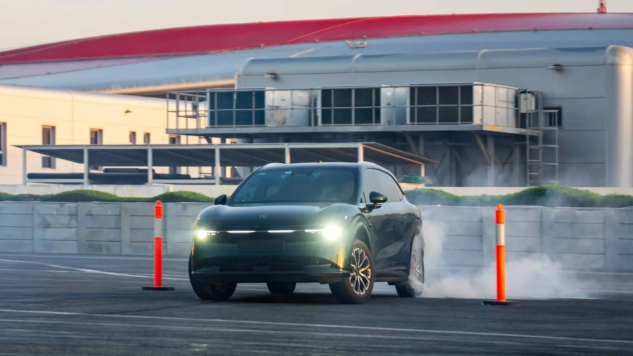 Zeekr 7X Sets Guinness World Record At Yas Marina Circuit
