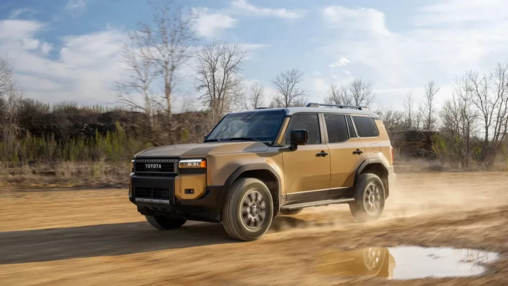 New Mitsubishi Pajero vs Toyota Prado specs features design space engine transmission compared