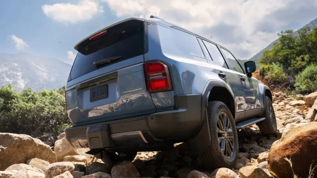 New Mitsubishi Pajero vs Toyota Prado specs features design space engine transmission compared