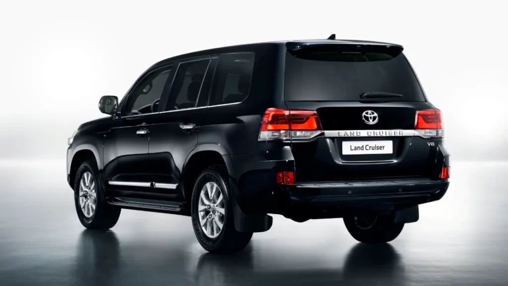Toyota Land Cruiser LC200 vs LC300