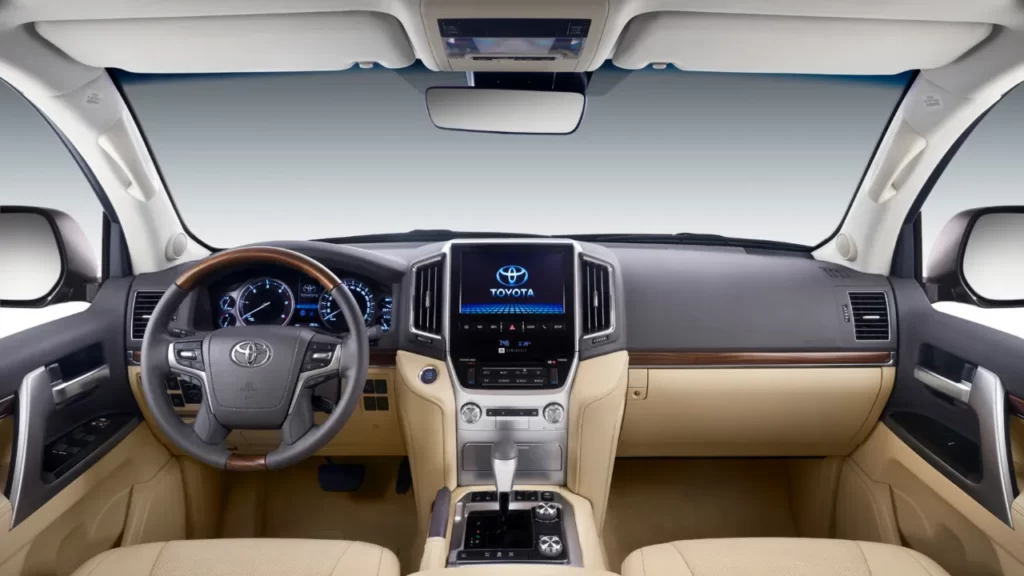 Toyota Land Cruiser LC200 vs LC300
