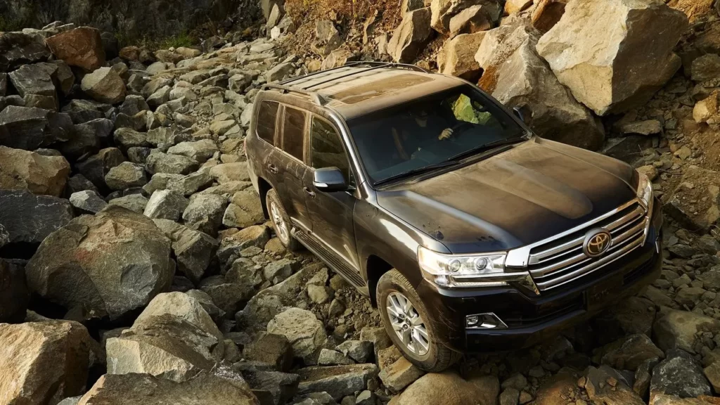 Toyota Land Cruiser LC200 vs LC300
