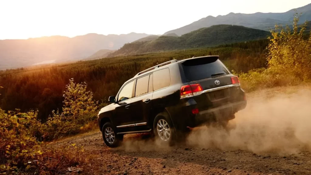 Toyota Land Cruiser LC200 vs LC300